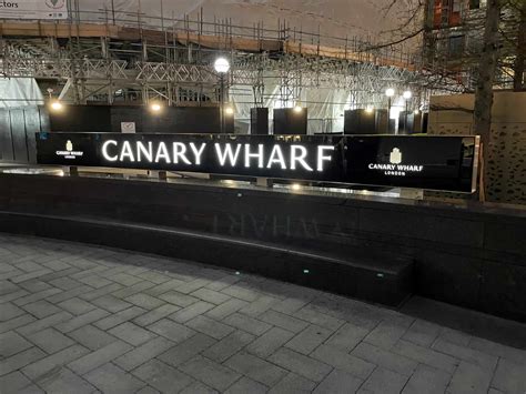 Canary Wharf – Wood & Wood Signs