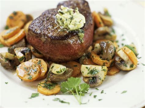 Steak vom Rind mit Möhren und Pilzen Rezept EAT SMARTER