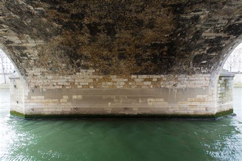 Sous Les Ponts De Paris Ville De Paris