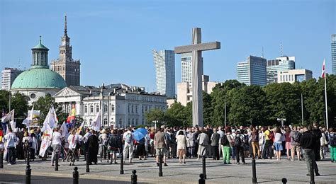 Marsze papieskie w Warszawie Krakowie i Szczecinie Chcemy zgromadzić