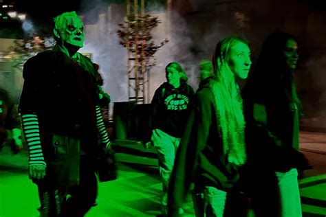 I Was A Deranged Clown At Six Flags Fright Fest Orange County Register