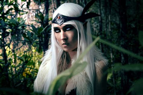 Spectacular Skyrim High Elf Cosplay [pics] | Fanboy Fashion