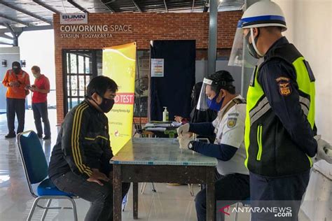 Penumpang Kereta Terbantu Rapid Test COVID Di Stasiun Tugu ANTARA News