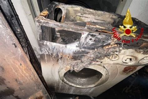 Paura A Milano Prende Fuoco La Cucina Ed Esplode Il Rogo Un Intera