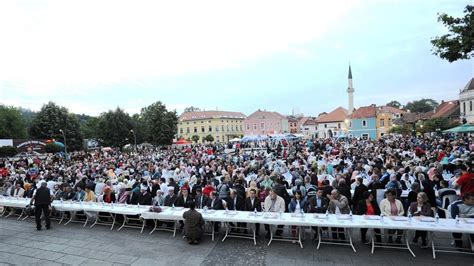 Iftar Na Trgu Slobode U Tuzli