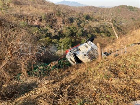 Vuelca Cami N De Carga En Carretera Tepic Mazatl N Libre El Sol De