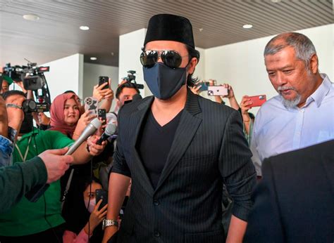 Syamsul Yusof files for nusyuz against Puteri Sarah