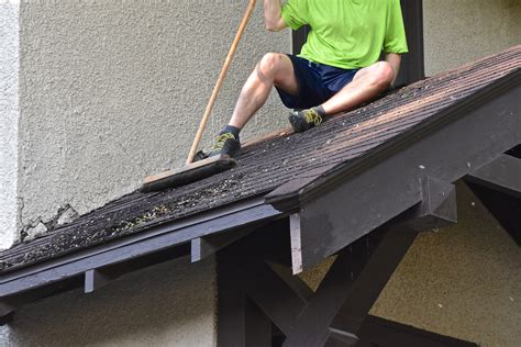 The Do’s & Don’ts to Cleaning Your Roof – Home Builders Blog