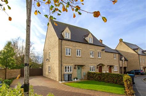 Buttercross Lane Witney Oxfordshire Ox28 3 Bed End Of Terrace House