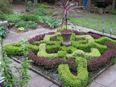 Knot garden design ideas | Hawk Haven