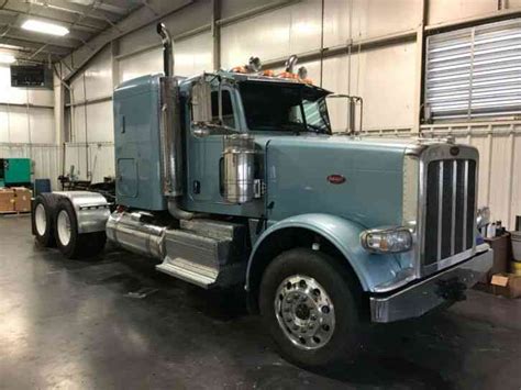 Peterbilt 388 (2014) : Sleeper Semi Trucks