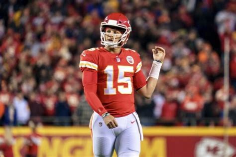 Mahomes Chiefs Hold Off Herberts Chargers In Afc West Showdown