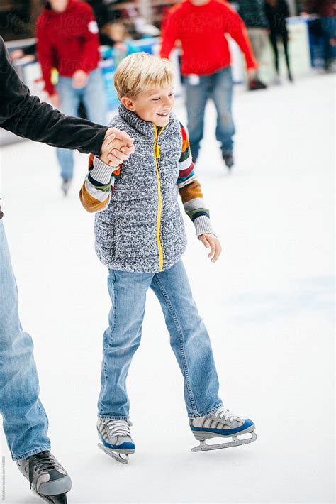 «Happy Boy Ice Skates With His Father» del colaborador de Stocksy ...