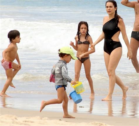 Hot Sexy Claudia Abreu Bikini Pics