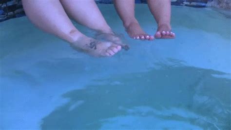 Bbw Bella Bendz And Celeste Make Out In The Hot Tub And Are Ass Shaking In The Water The Best