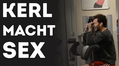 Kerl Macht Sex Geräusche Und Alle Lachen Prank Streiche Und Witze