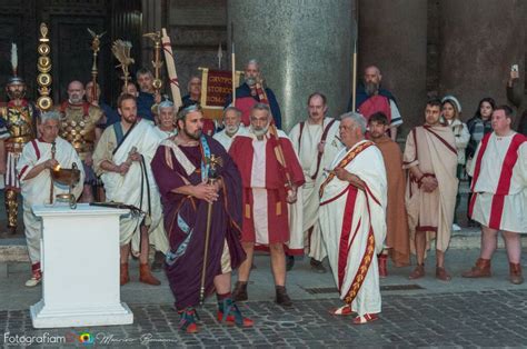 Il Gruppo Storico Romano Mette In Scena Il 2776 Natale Di Roma Tutti