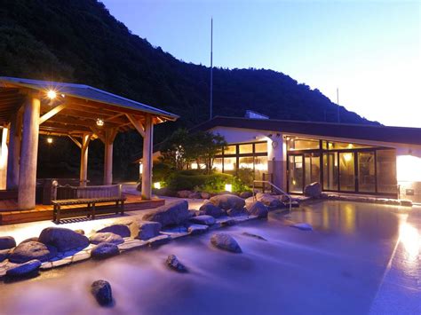 Top 5 Onsen Ryokans In Hakone