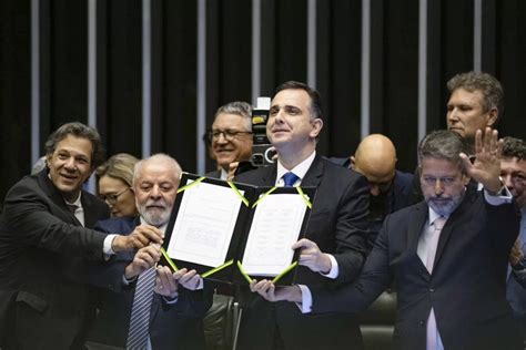 Após votação histórica reforma tributária é promulgada pelo Congresso