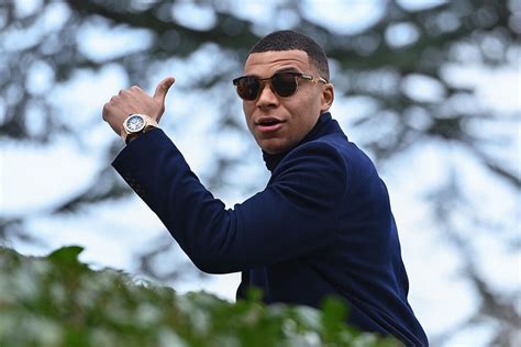 Foot PSG Mbappé arnaqué par le PSG une vérité éclate Foot 01