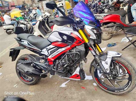 Bajaj Dominar Modified By Owner - Gets New Sporty Livery At Rs 3,500