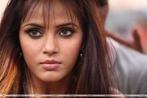 Indian Model Chandra Actress Babe Martial Arts Bollywood 720P Neetu HD Wallpaper