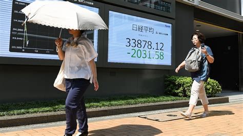 Japanese Stocks Tumble On Tech Selloff Us Recession Worries