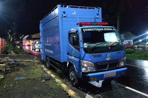 Pemkab Lumajang Buka Dapur Umum Untuk Warga Terdampak Banjir ANTARA News