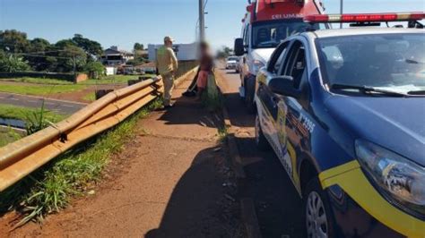 Homem é socorrido após ameaçar se jogar do viaduto na PRc 467 CGN O