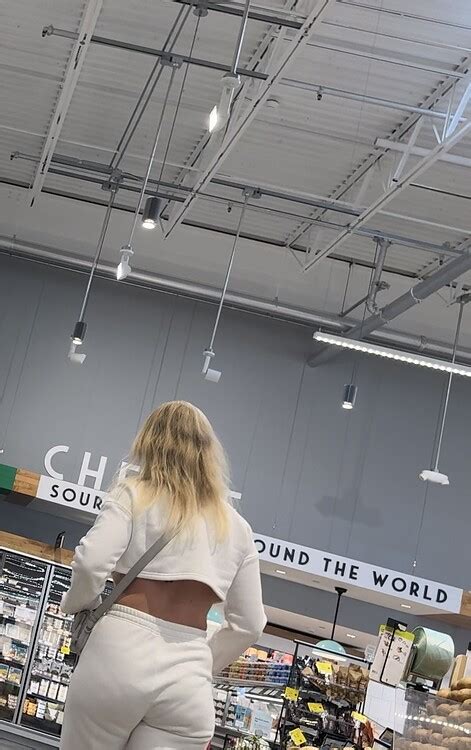 Bimbo Blonde Milf With Hard Vpl Looks Right At Camera Oc Forum