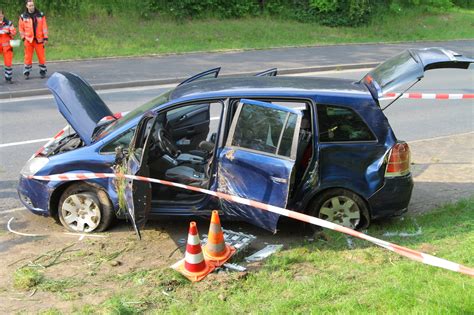 Schwerer Verkehrsunfall Am Freitagabend Sechs Verletzte Personen Bei