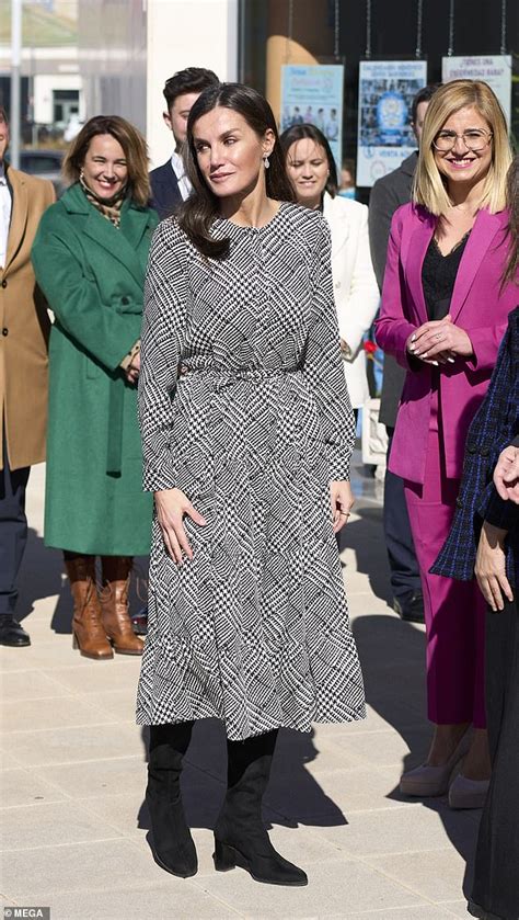 Queen Letizia Of Spain Wear Sophisticated Patterned Dress In Alicante