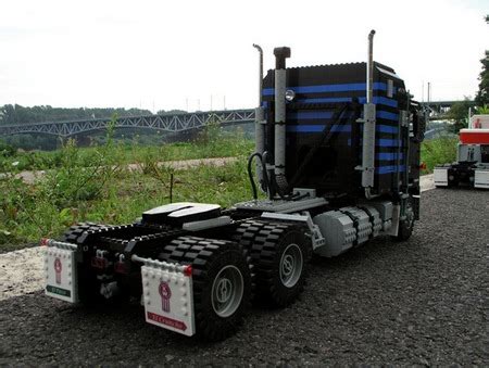 LEGO Optimus Prime Truck | Gadgetsin