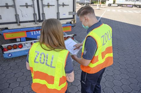 Zoll In Sachsen Anhalt Zieht Jahresbilanz Fast Milliarden Euro