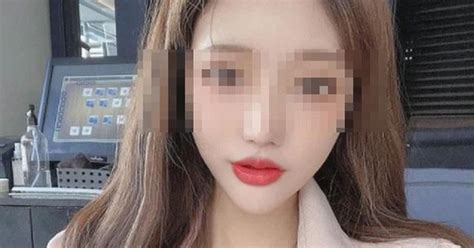Hot girl rao bán ảnh qua livestream