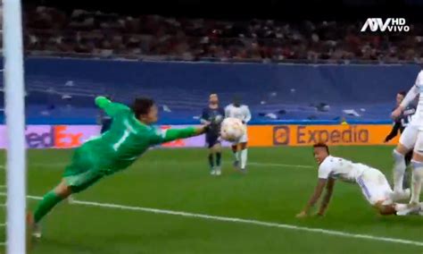 Espectacular Thibaut Courtois Al Evitar La Ca Da De Su Arco Con Esta