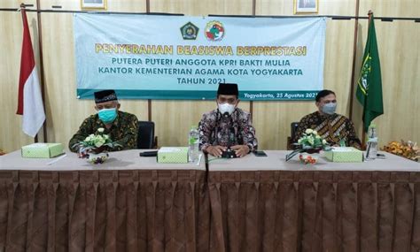 Kpri Bakti Mulia Kantor Kemenag Kota Yogyakarta Serahkan Beasiswa