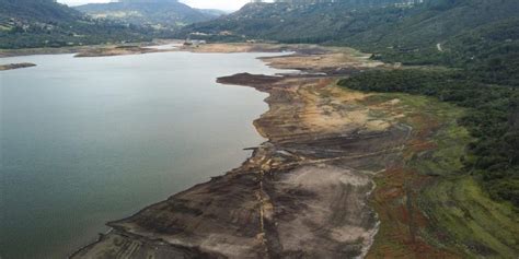 Autoridades De Colombia Celebran Subida De Embalses Tras Las Lluvias