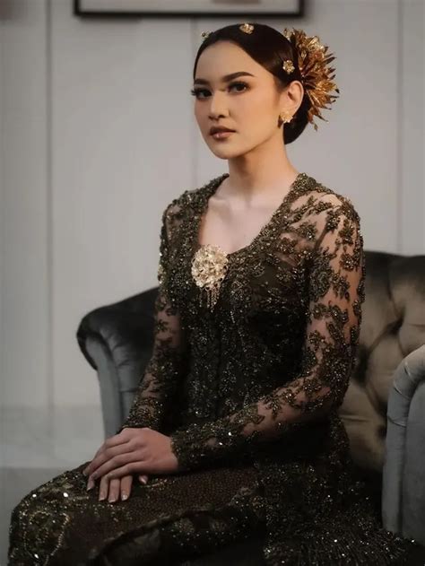 Pesona Duo Bestie Aaliyah Massaid Dan Mahalini Kenakan Kebaya Dari