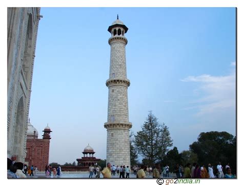 Go India In Taj Mahal Minars At Four Corners