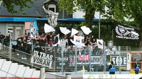 Fotos Galerie Gästefans SV Eintracht Trier VfR Aalen 28 04