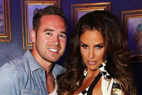 Katie Price On How She S Learned To Love Her Scars After She Has Her Eighth Boob Job Daily
