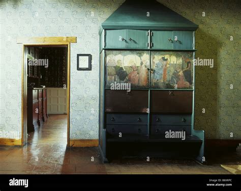 William morris red house living room hi-res stock photography and images - Alamy