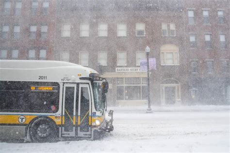 Las impresionantes imágenes de la histórica tormenta de nieve que