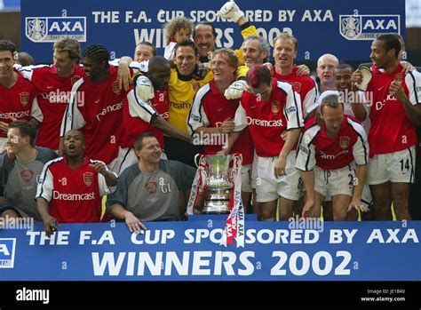 Arsenal Celebrate Arsenal V Chelsea Fa Cup Final Millennium Stadium