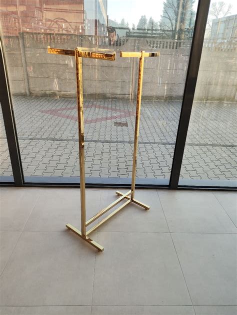 Gold Metal Stand Rt