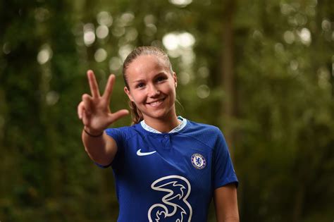 Chelsea Midfielder Reiten Pens New Three Year Deal WSL Full Time