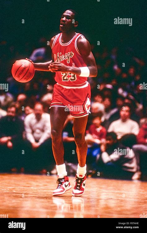 Michael Jordan competing for the NBA Chicago Bulls Stock Photo - Alamy