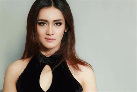 Foto dan Biodata Lengkap Intan Saumadina, Presenter Cantik Liga 1 ...