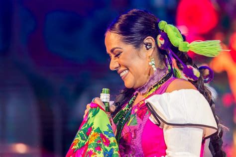 Quién es Lila Downs La cantante que dio positivo a Covid 19